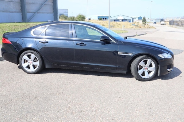 Used Jaguar XF 2017 for sale - 75654212: Photo 2