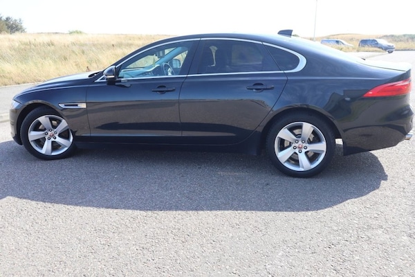 Used Jaguar XF 2017 for sale - 75654212: Photo 3
