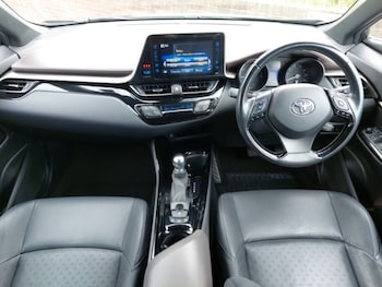 Used Toyota C-HR 2019 for sale - 79144205: Photo