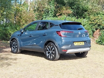 Used Renault Captur 2023 for sale - 75900669: Photo