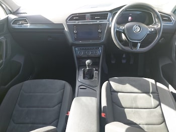 Used Volkswagen Tiguan 2018 for sale - 76213067: Photo 2