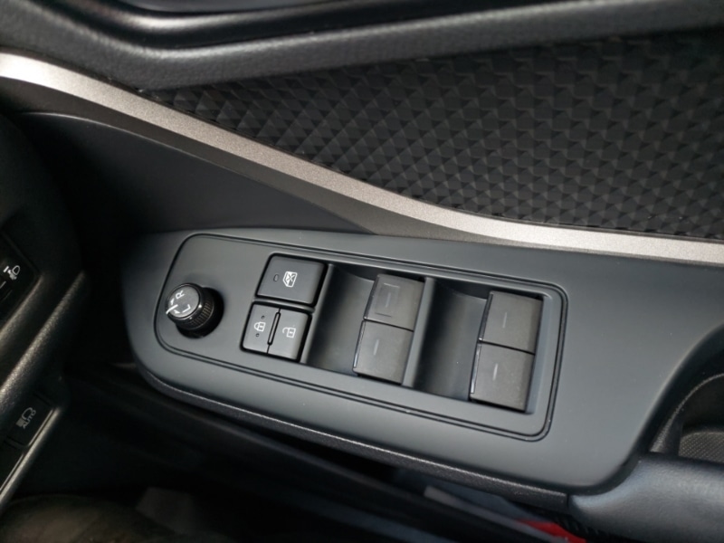 Used Toyota C-HR 2023 for sale - 78023456: Photo 17