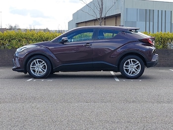 Used Toyota C-HR 2023 for sale - 78023456: Photo