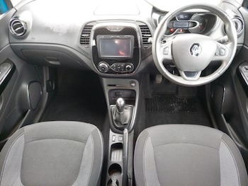 Used Renault Captur 2017 for sale - 76135264: Photo 2