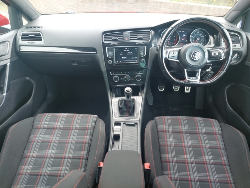 Used Volkswagen Golf 2017 for sale - 78125582: Photo 2