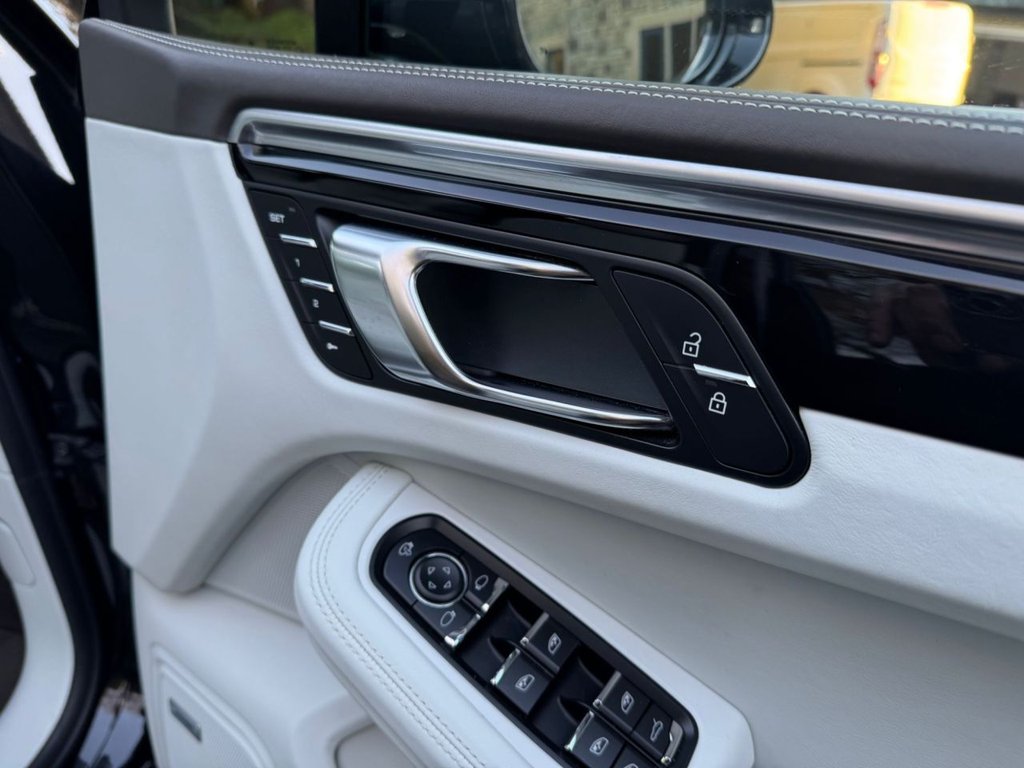 Used Porsche Macan 2019 for sale - 77133778: Photo 11