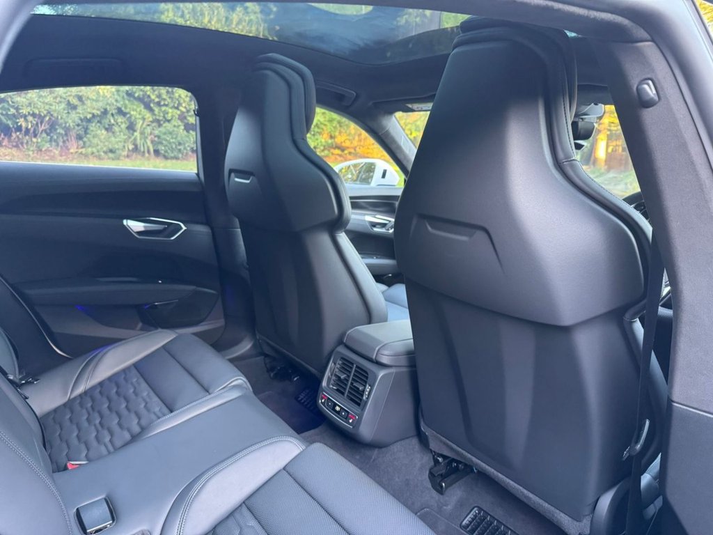 Used Audi e-tron GT 2023 for sale - 76642881: Photo 9