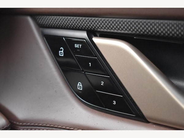 Used Porsche Taycan 2020 for sale - 74675689: Photo 32