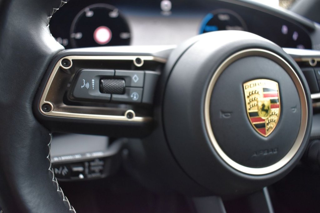 Used Porsche Taycan 2022 for sale - 76367629: Photo 15