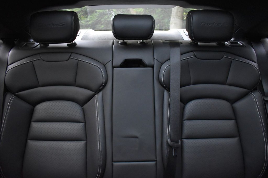 Used Porsche Taycan 2022 for sale - 76367629: Photo 25
