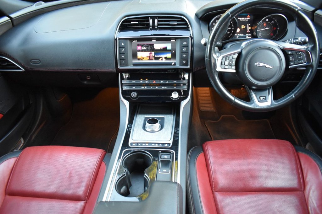 Used Jaguar XE 2015 for sale - 76840795: Photo 5
