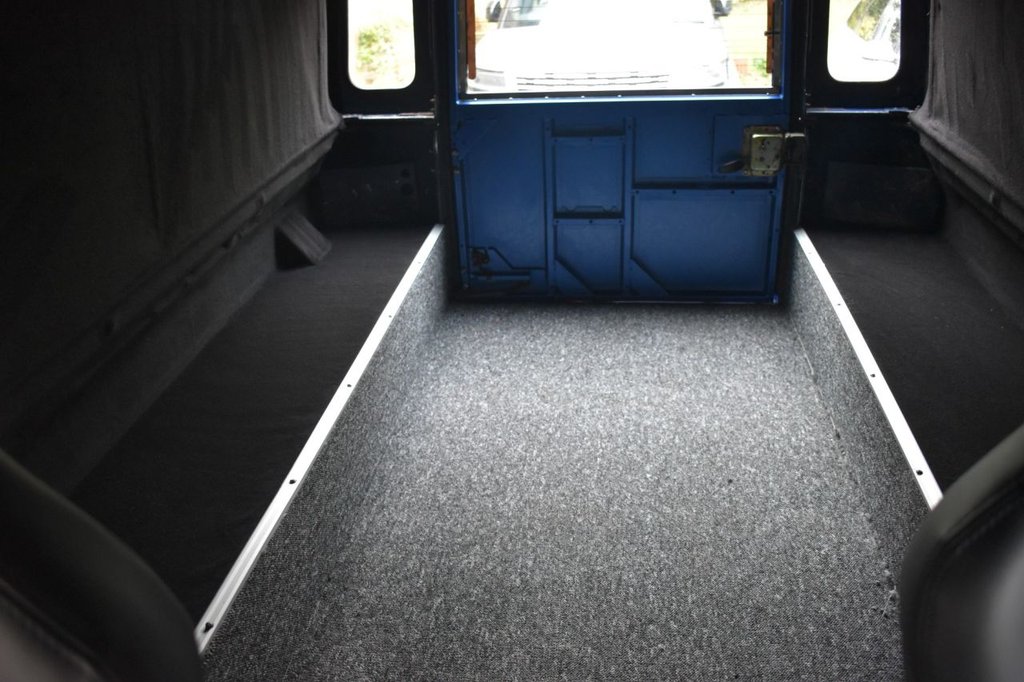 Used Land Rover Defender 2003 for sale - 76923426: Photo 14