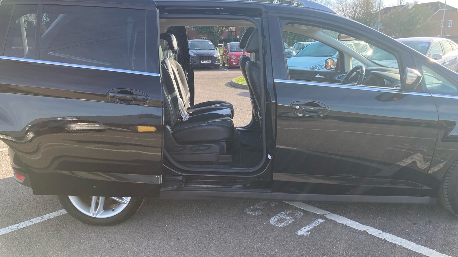 Used Ford Grand C-Max 2018 for sale - 77663350: Photo 25