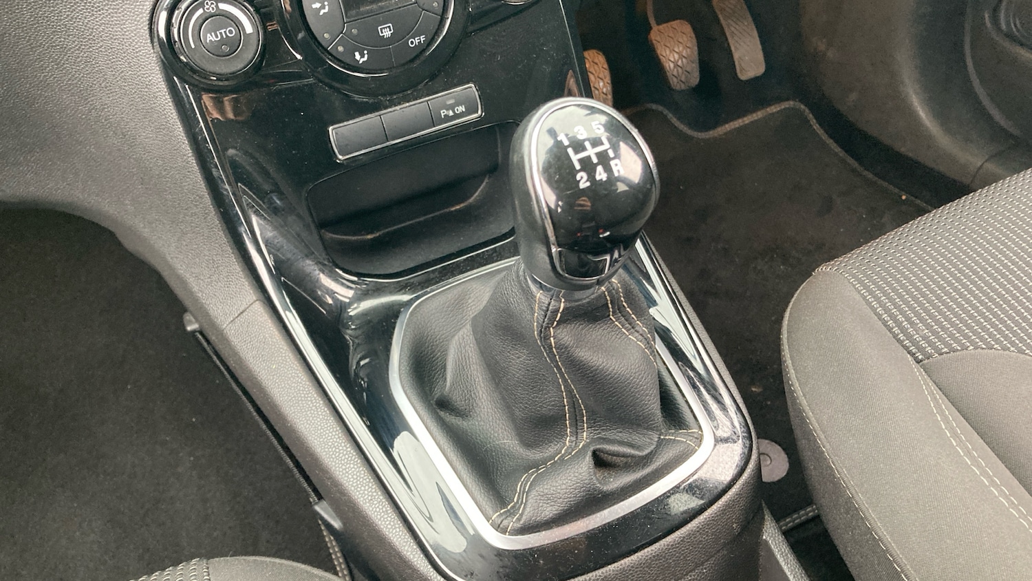 Used Ford Fiesta 2015 for sale - 77136847: Photo 13