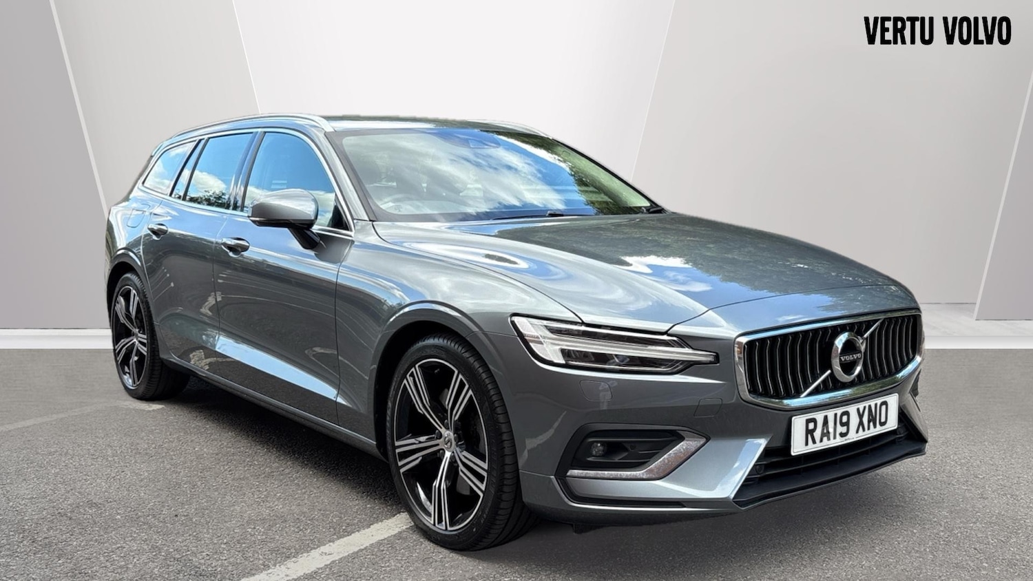 Used Volvo V60 2019 for sale - 76384893: Photo 1