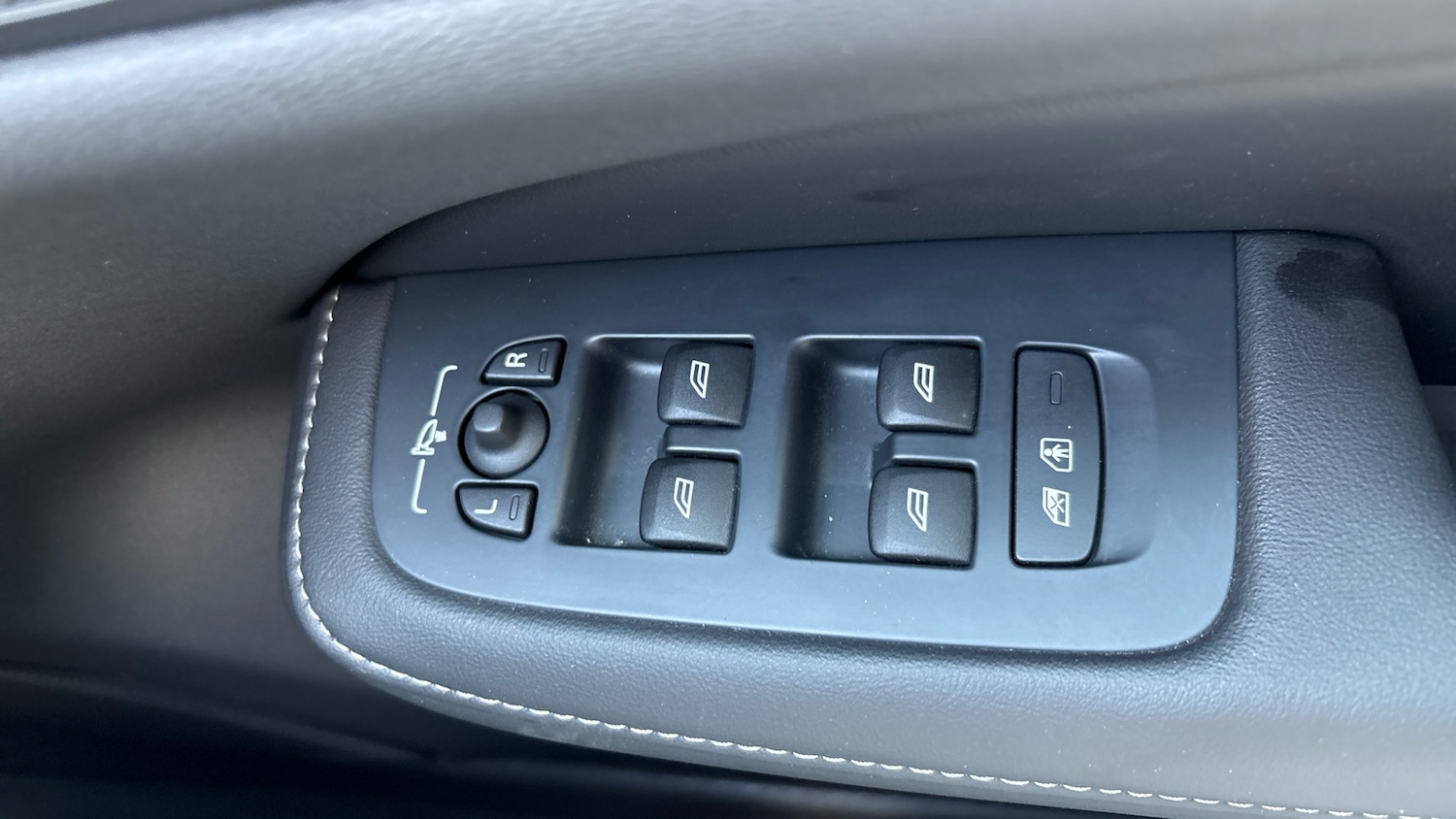 Used Volvo V60 2019 for sale - 76384893: Photo 27