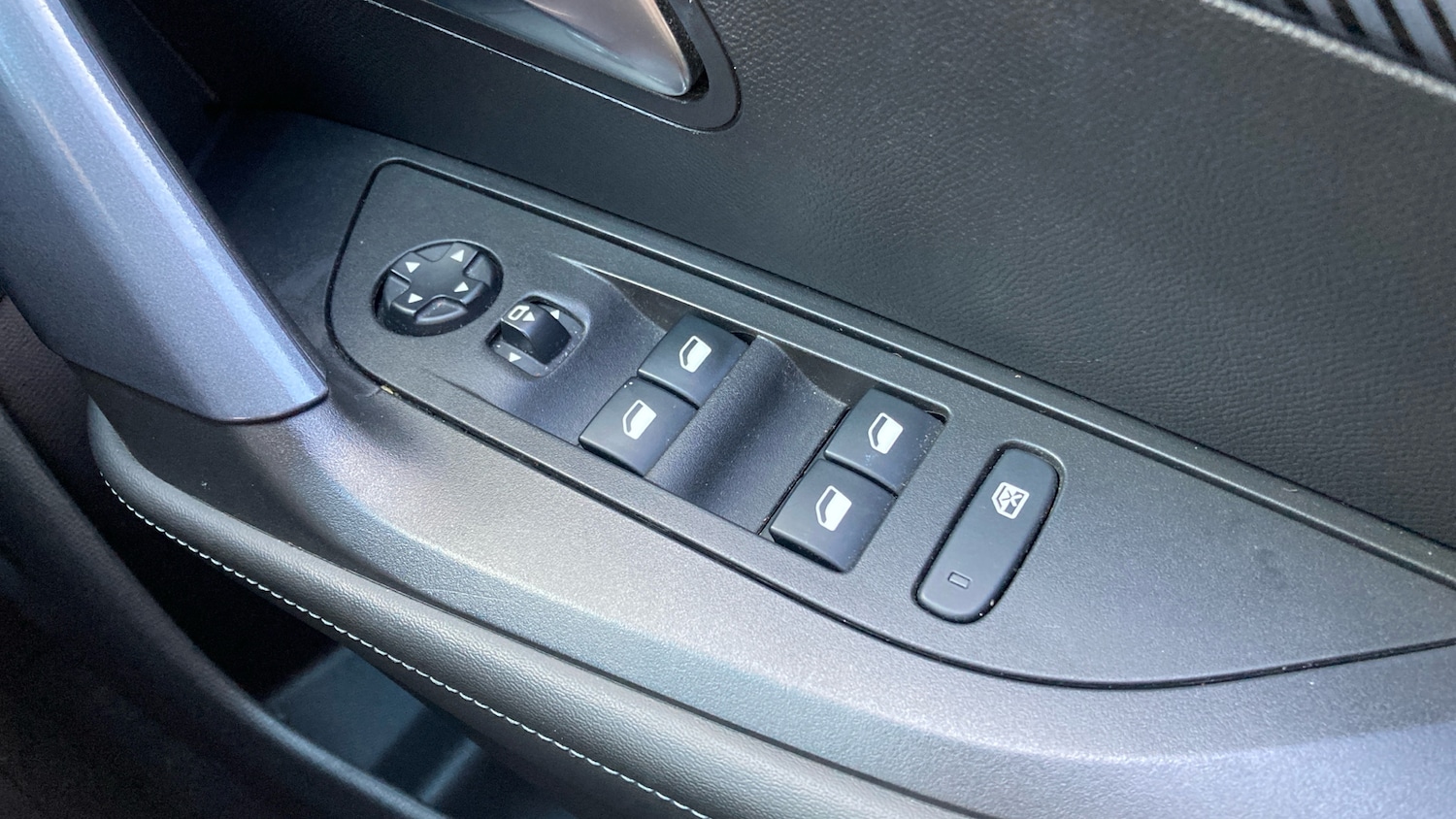 Used Peugeot 2008 2020 for sale - 76490319: Photo 23