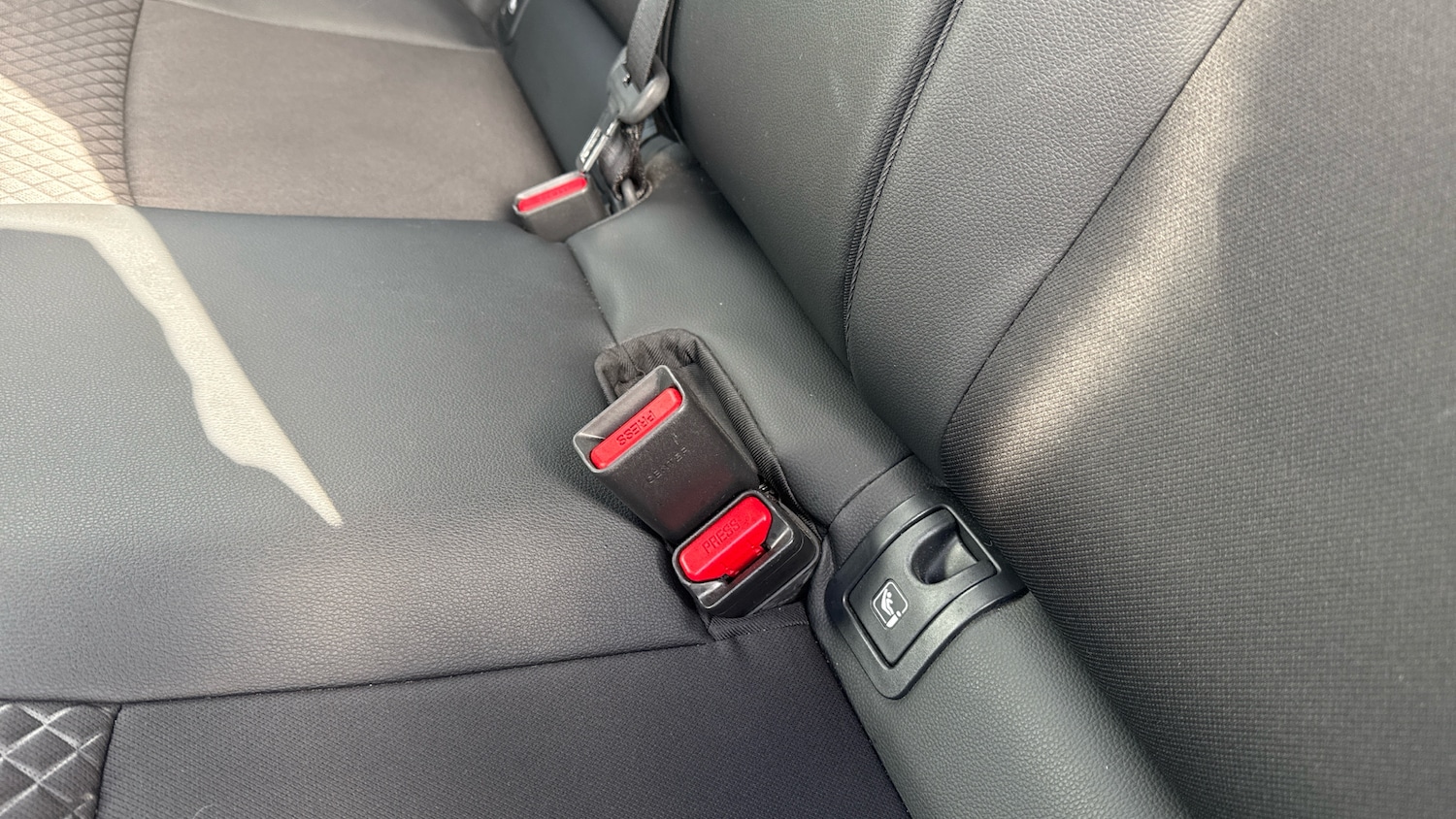 Used Mazda Mazda2 HYBRID 2023 for sale - 78025250: Photo 17