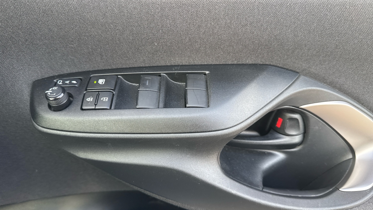 Used Mazda Mazda2 HYBRID 2023 for sale - 78025250: Photo 31