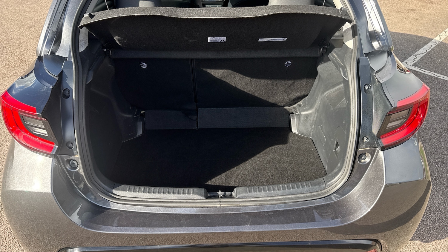 Used Mazda Mazda2 HYBRID 2023 for sale - 78025250: Photo 4