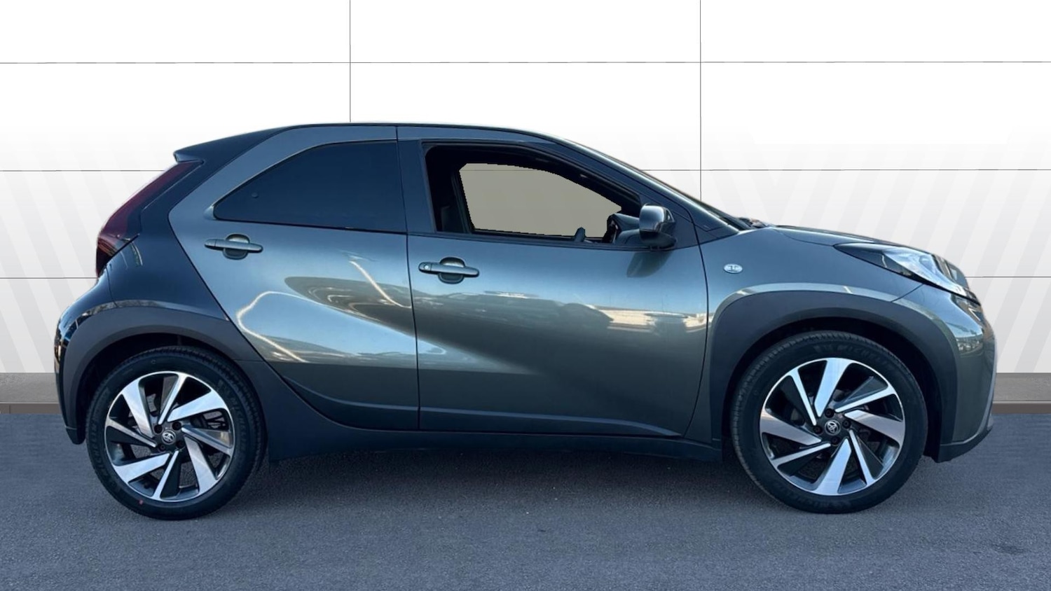 Used Toyota Aygo X 2023 for sale - 77946008: Photo 5