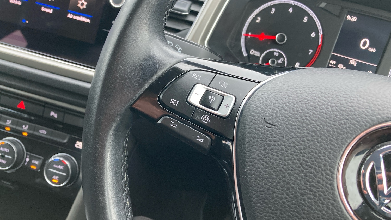 Used Volkswagen T-Roc 2020 for sale - 77323836: Photo 25