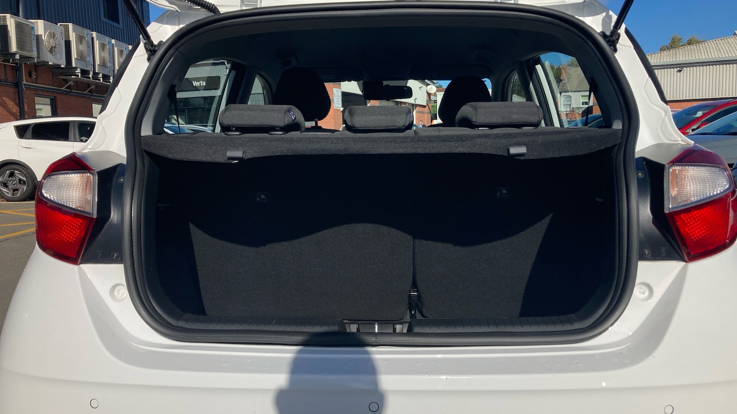 Used Hyundai i10 2023 for sale - 77323835: Photo 4