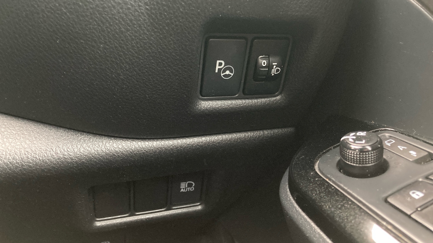 Used Toyota C-HR 2017 for sale - 77124008: Photo 22