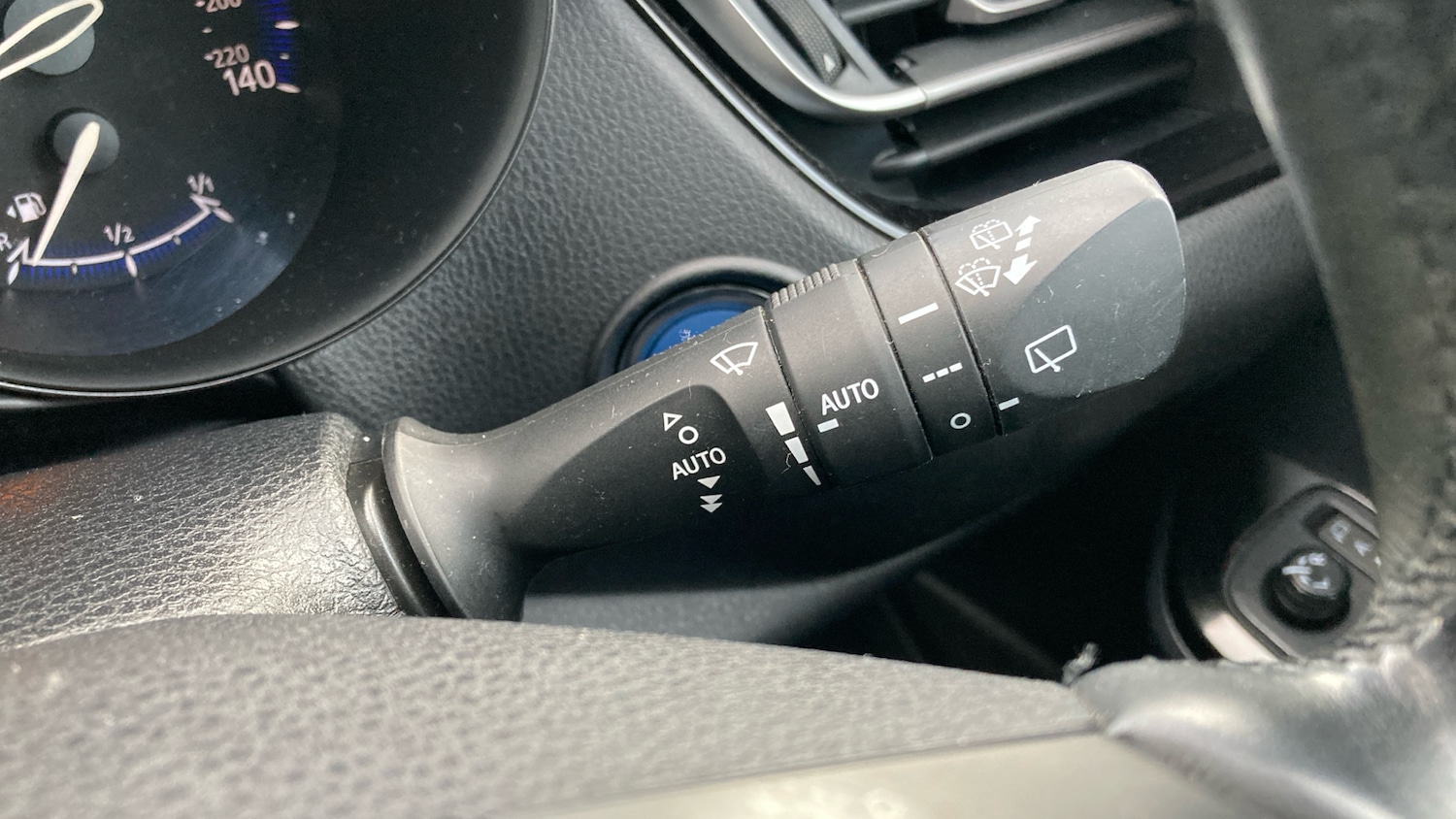 Used Toyota C-HR 2017 for sale - 77124008: Photo 25