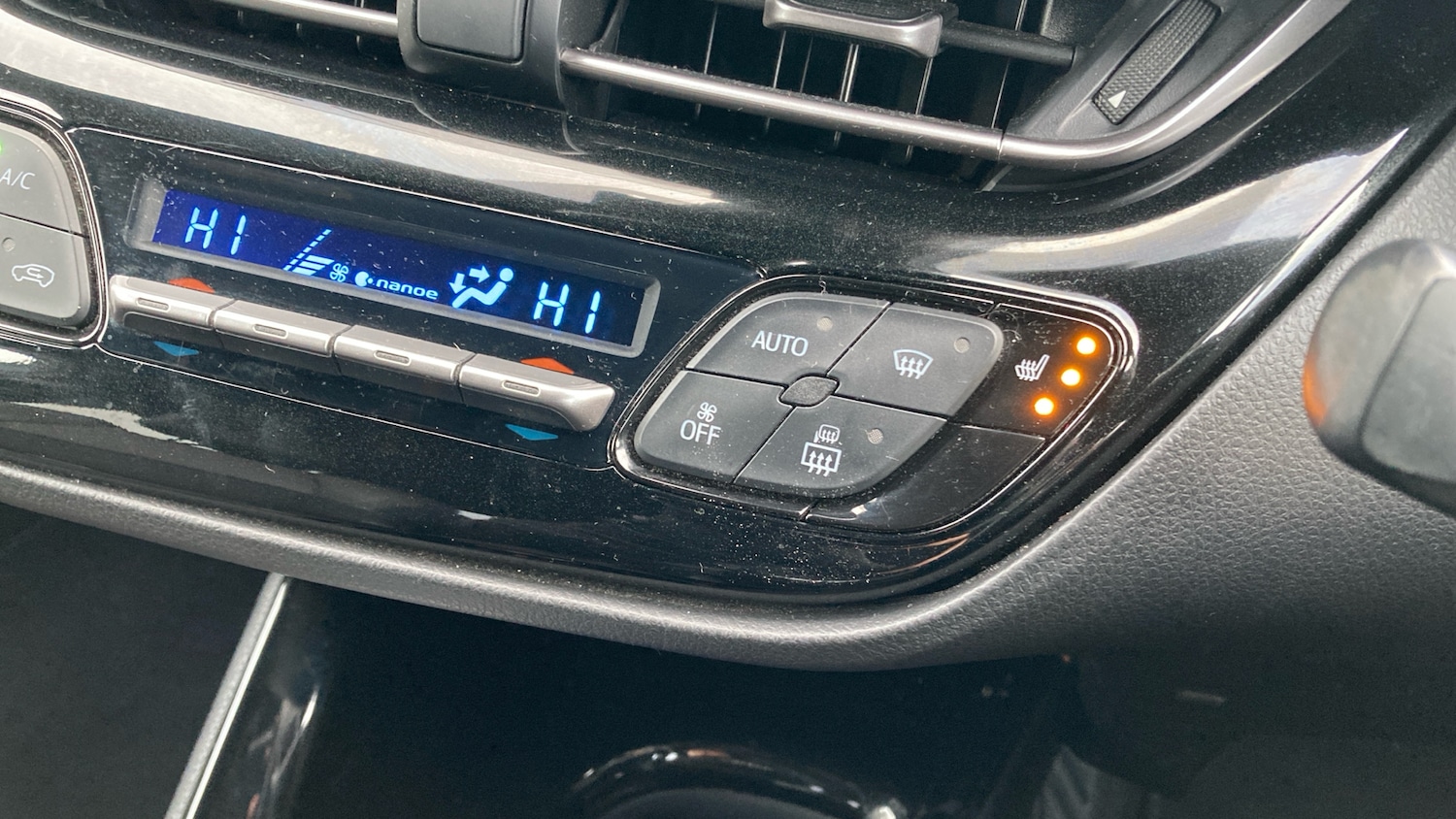 Used Toyota C-HR 2017 for sale - 77124008: Photo 29