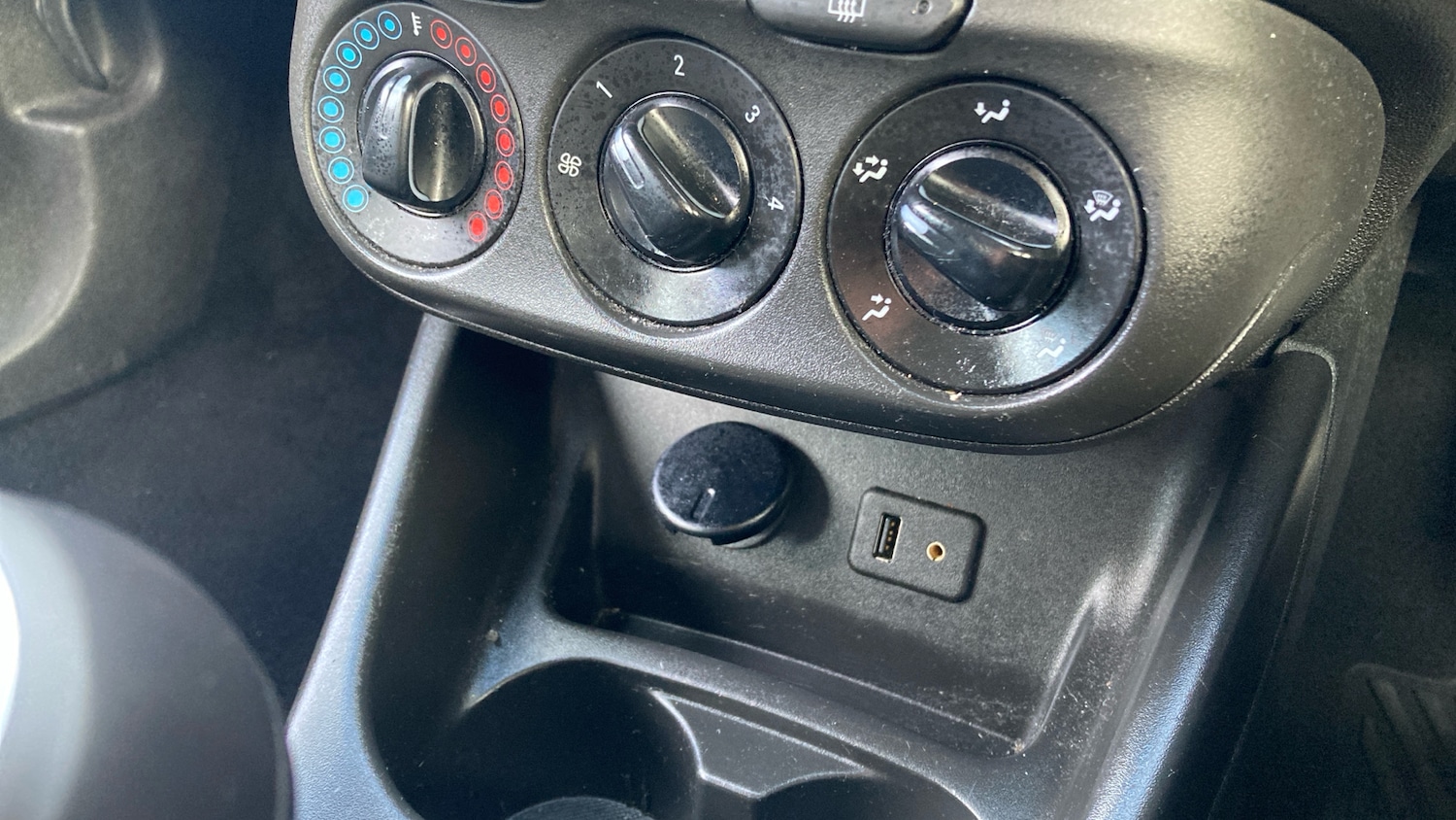 Used Vauxhall Corsa 2015 for sale - 76517901: Photo 27