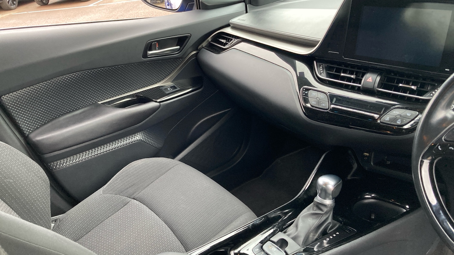 Used Toyota C-HR 2019 for sale - 76734345: Photo 14