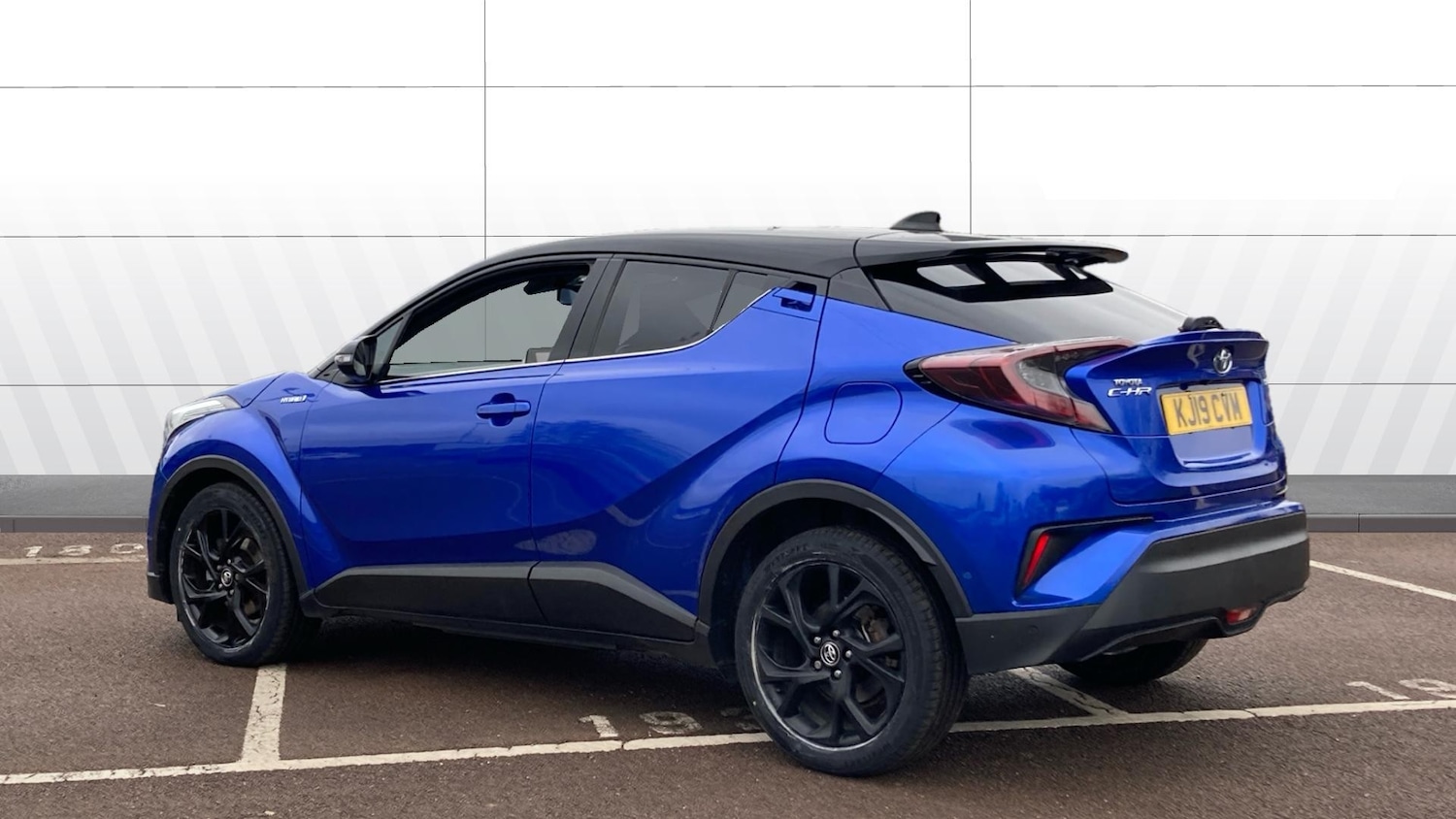 Used Toyota C-HR 2019 for sale - 76734345: Photo 2