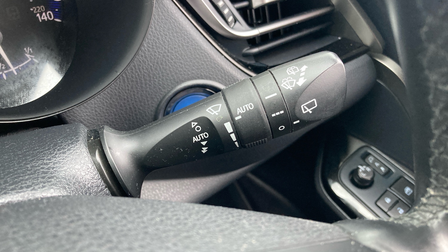 Used Toyota C-HR 2019 for sale - 76734345: Photo 26