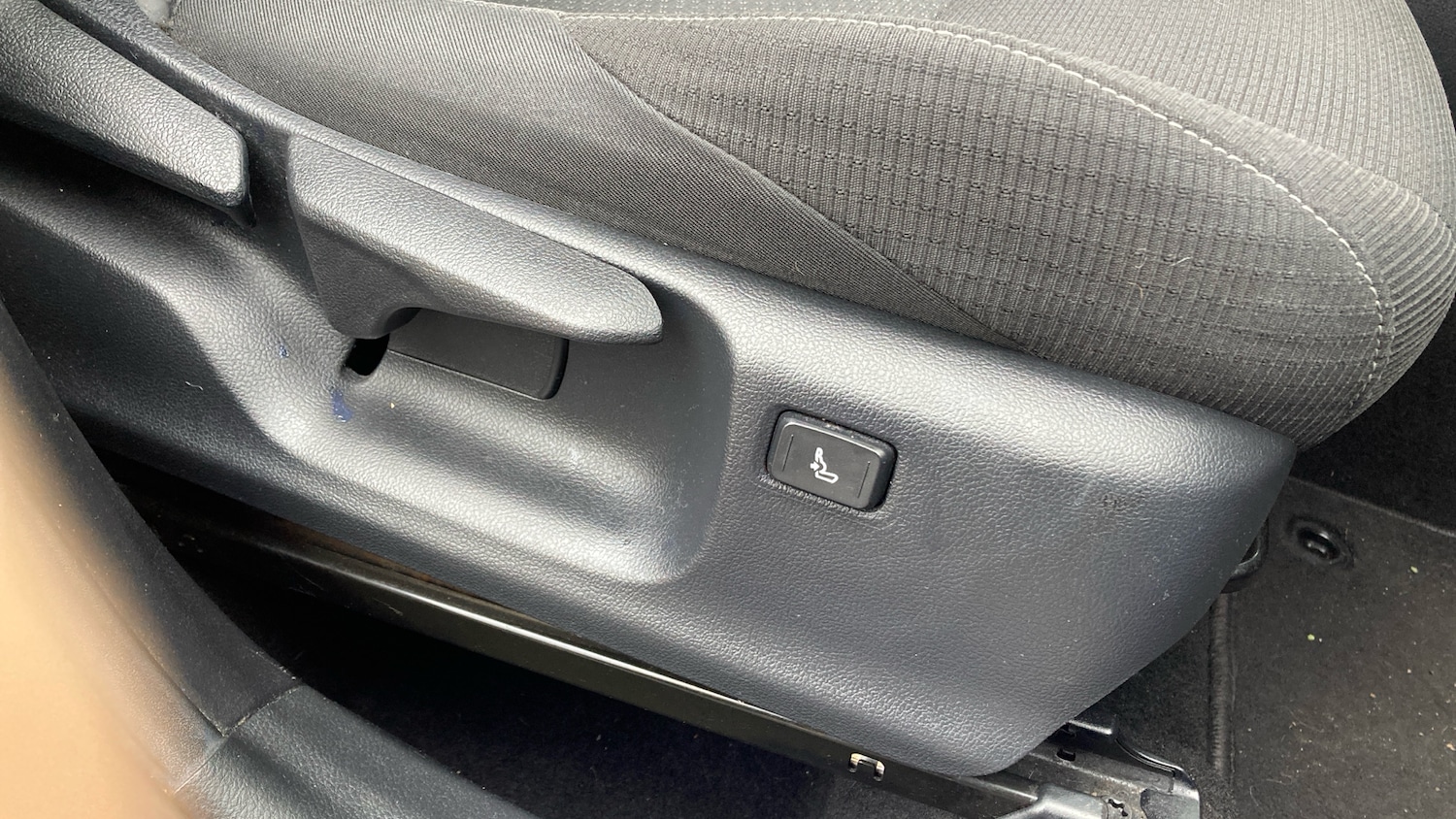 Used Toyota C-HR 2019 for sale - 76734345: Photo 34