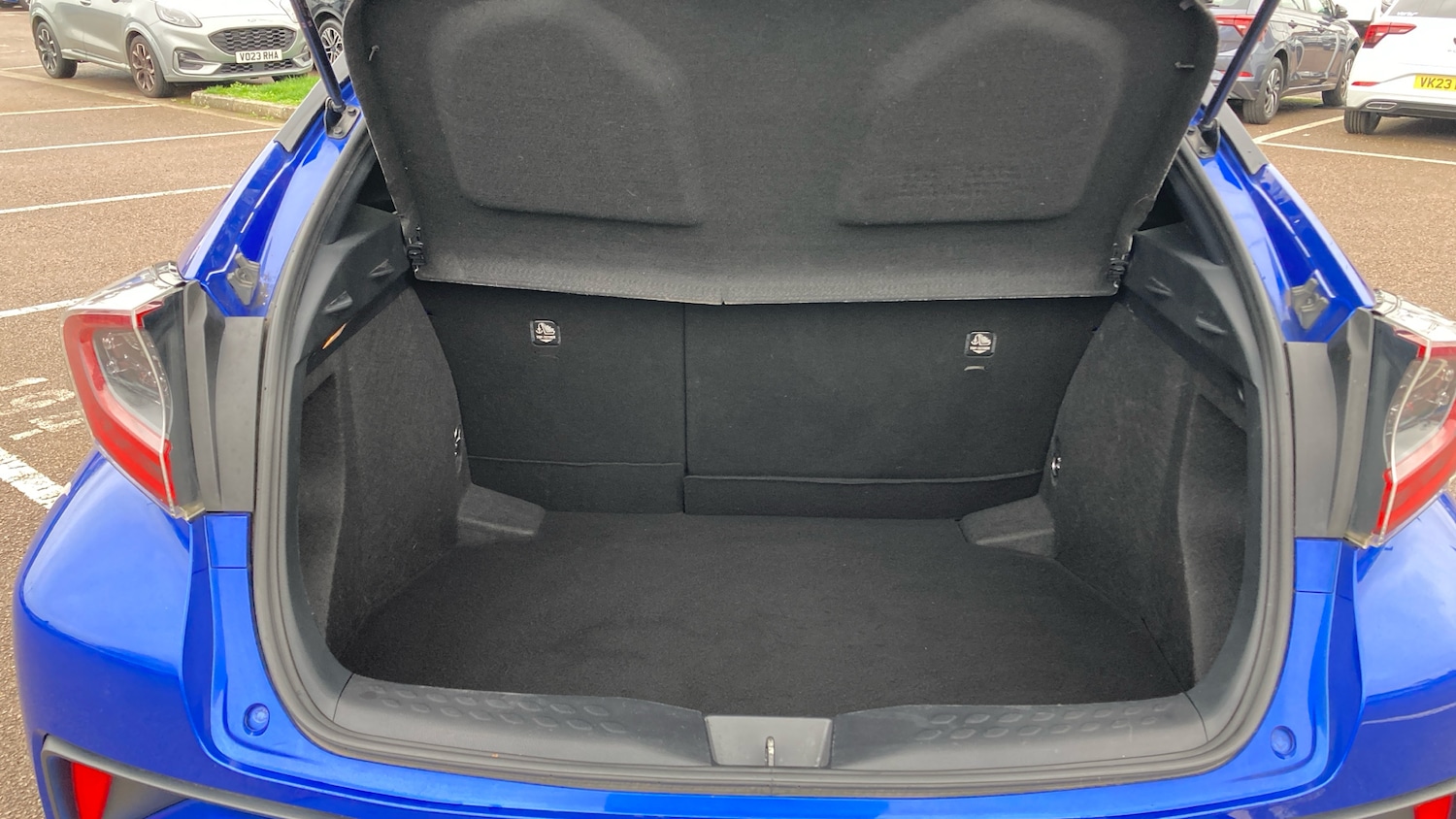 Used Toyota C-HR 2019 for sale - 76734345: Photo 4