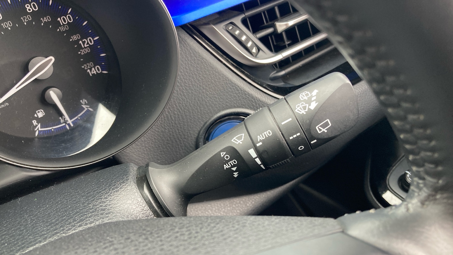 Used Toyota C-HR 2021 for sale - 76302118: Photo 24