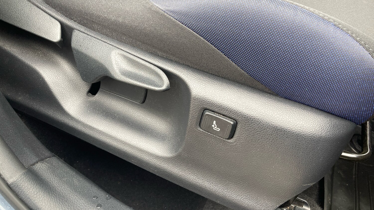 Used Toyota C-HR 2021 for sale - 76302118: Photo 33