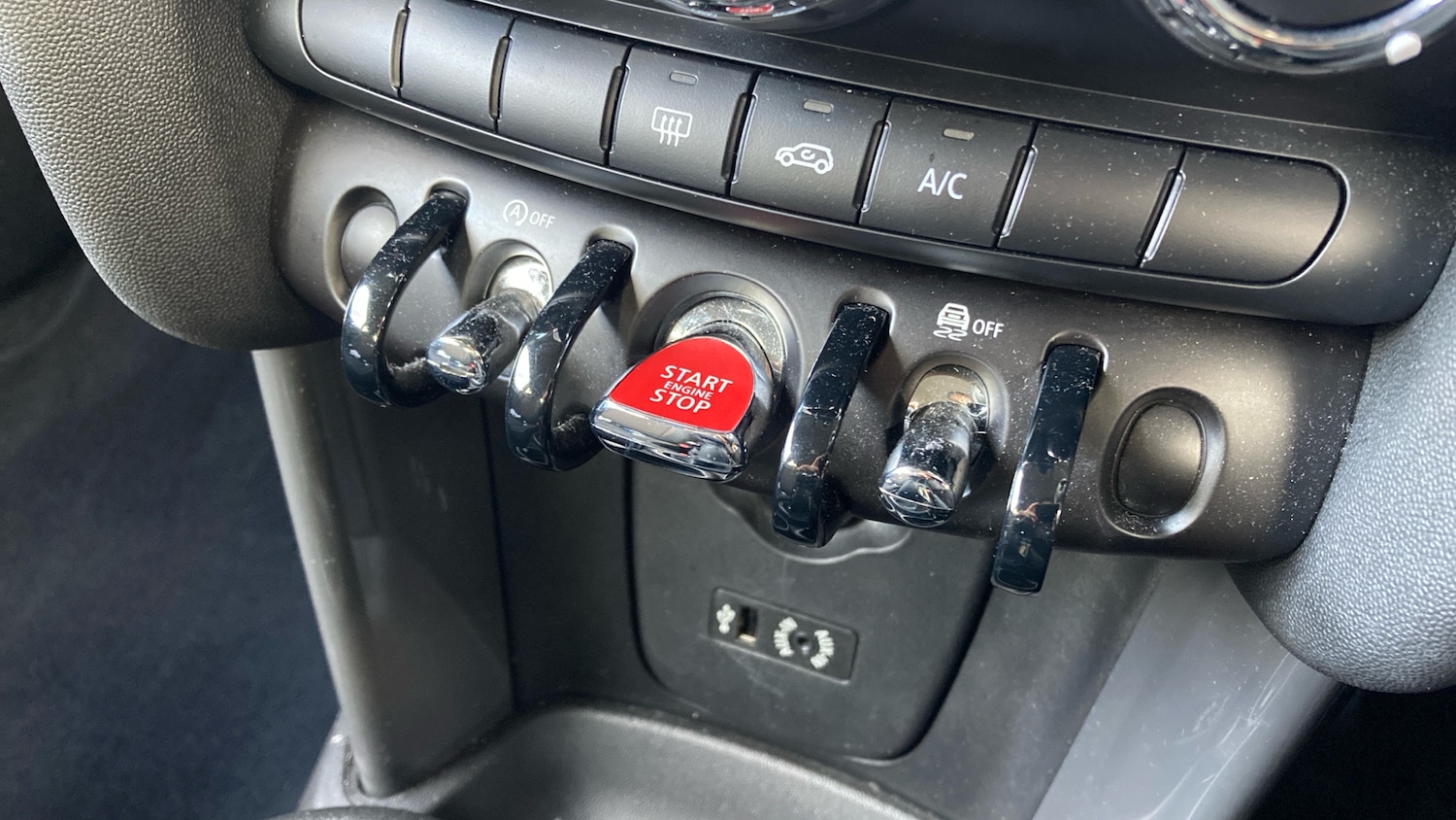 Used MINI Hatch 2017 for sale - 76910927: Photo 24