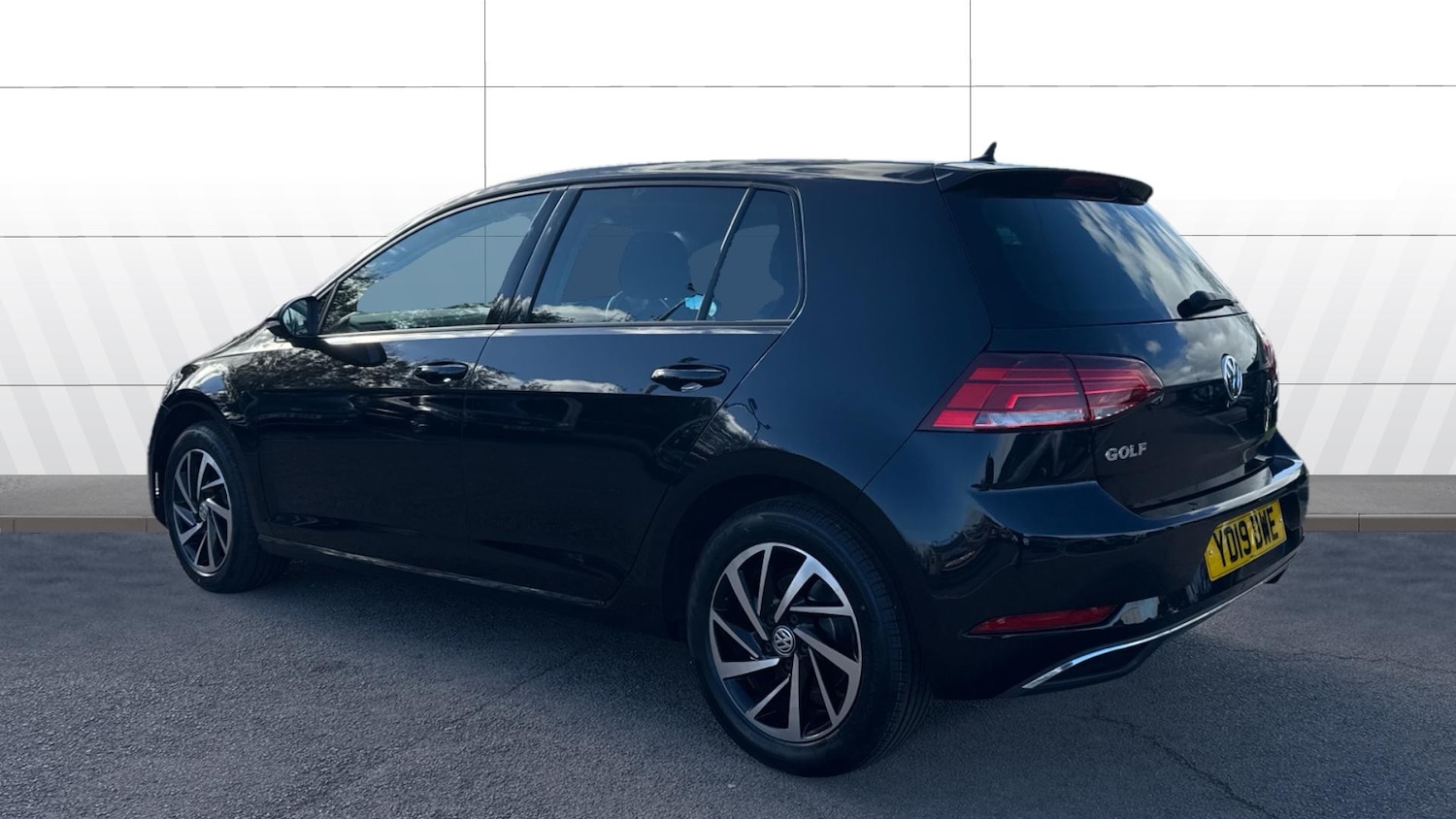 Used Volkswagen Golf 2019 for sale - 76407344: Photo 2