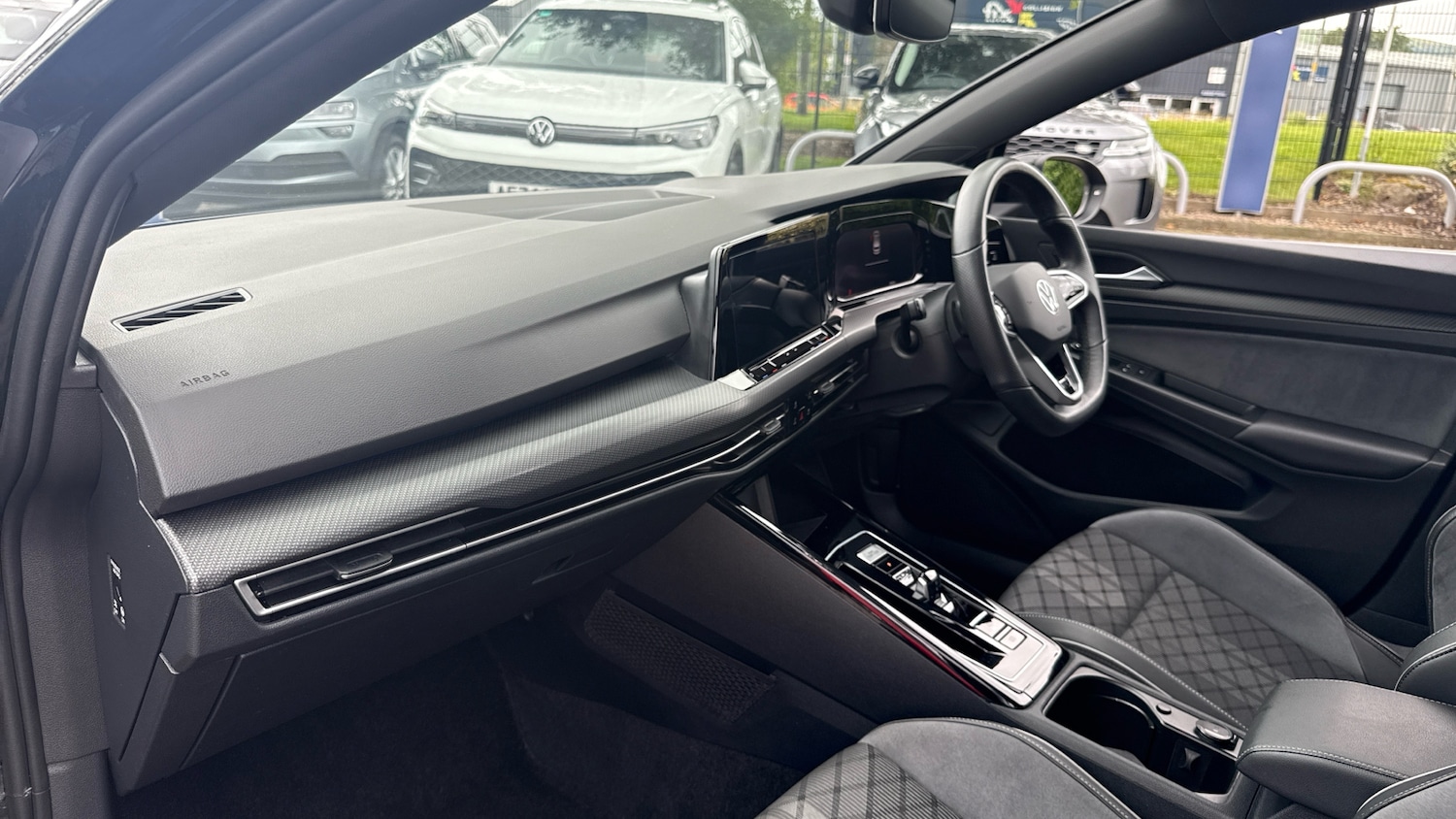 Used Volkswagen Golf 2024 for sale - 76428575: Photo 2