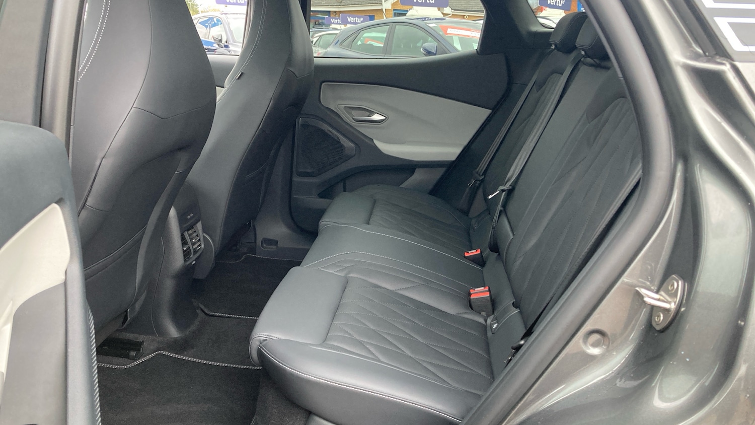 Used Ford Explorer 2024 for sale - 76518453: Photo 16