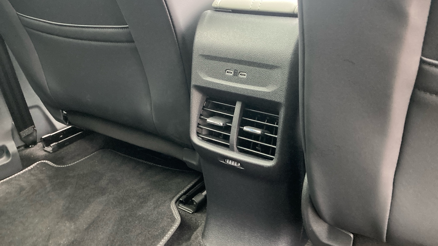 Used Ford Explorer 2024 for sale - 76518453: Photo 36