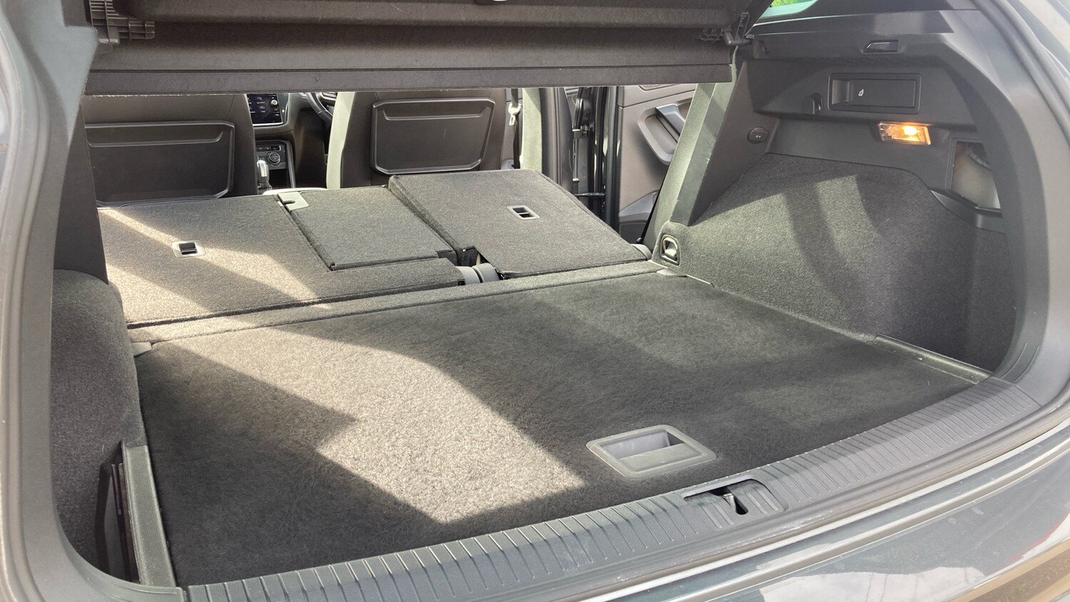 Used Volkswagen Tiguan 2020 for sale - 76089010: Photo 40