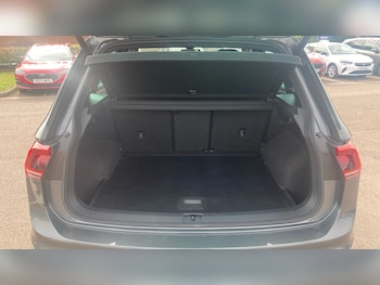 Used Volkswagen Tiguan 2020 for sale - 76089010: Photo