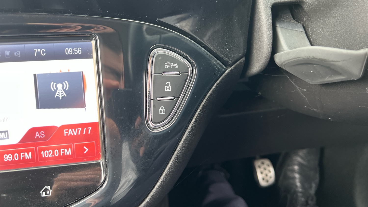 Used Vauxhall Corsa 2015 for sale - 77701878: Photo 31