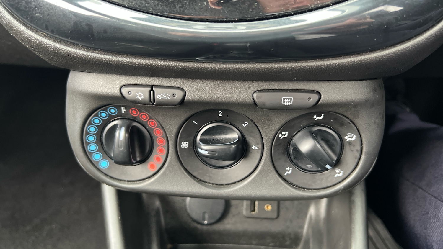 Used Vauxhall Corsa 2015 for sale - 77701878: Photo 32