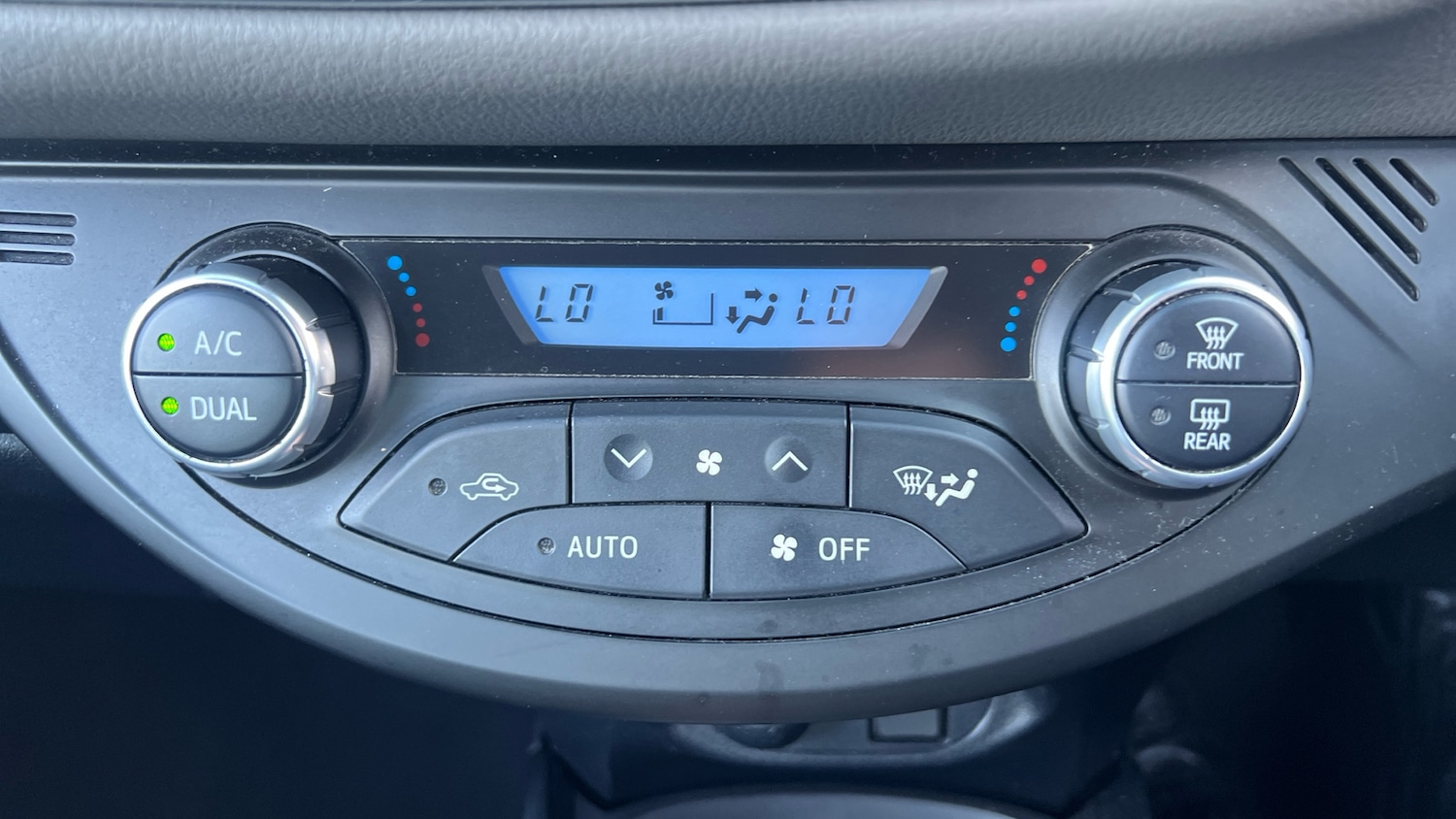 Used Toyota Yaris 2018 for sale - 76412047: Photo 31