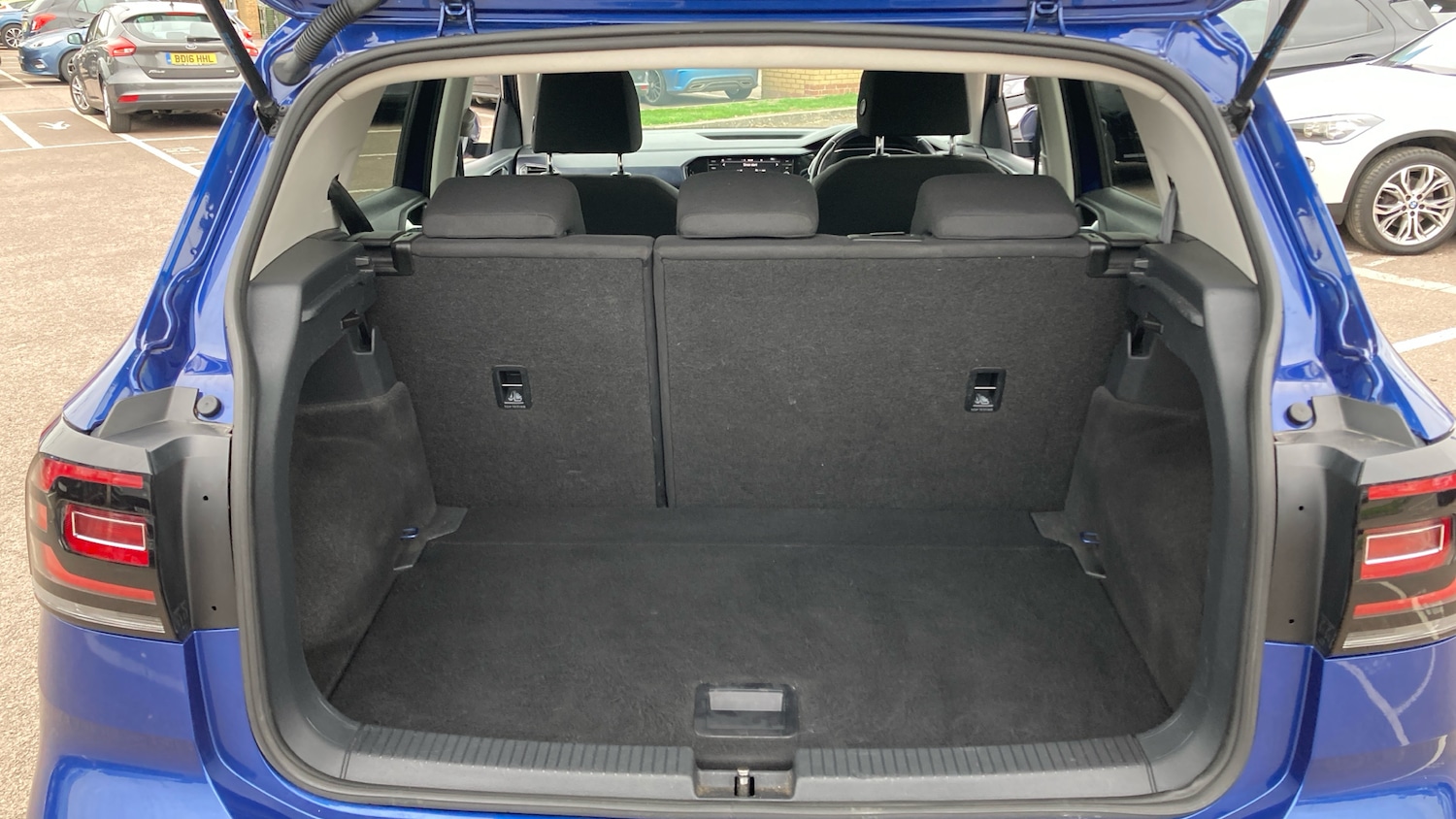 Used Volkswagen T-Cross 2020 for sale - 76299762: Photo 4
