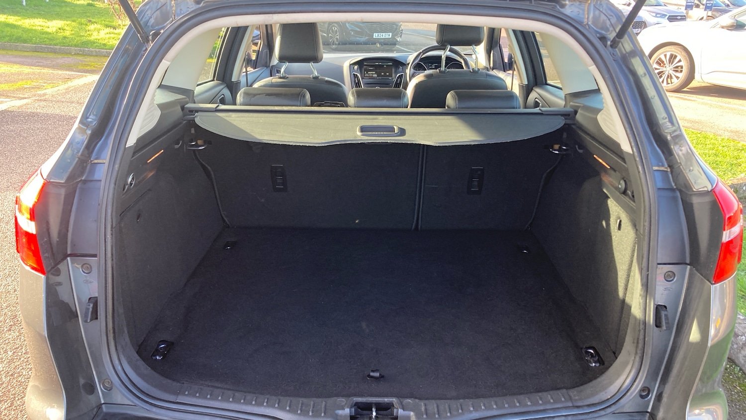 Used Ford Focus 2015 for sale - 76903848: Photo 4